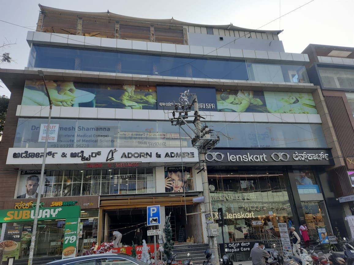 Retail showroom facade cleaning Lenskart Subway building